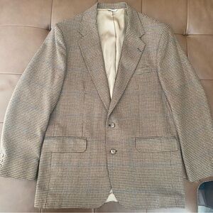 G.Mansour’s men’s sports coat 44L